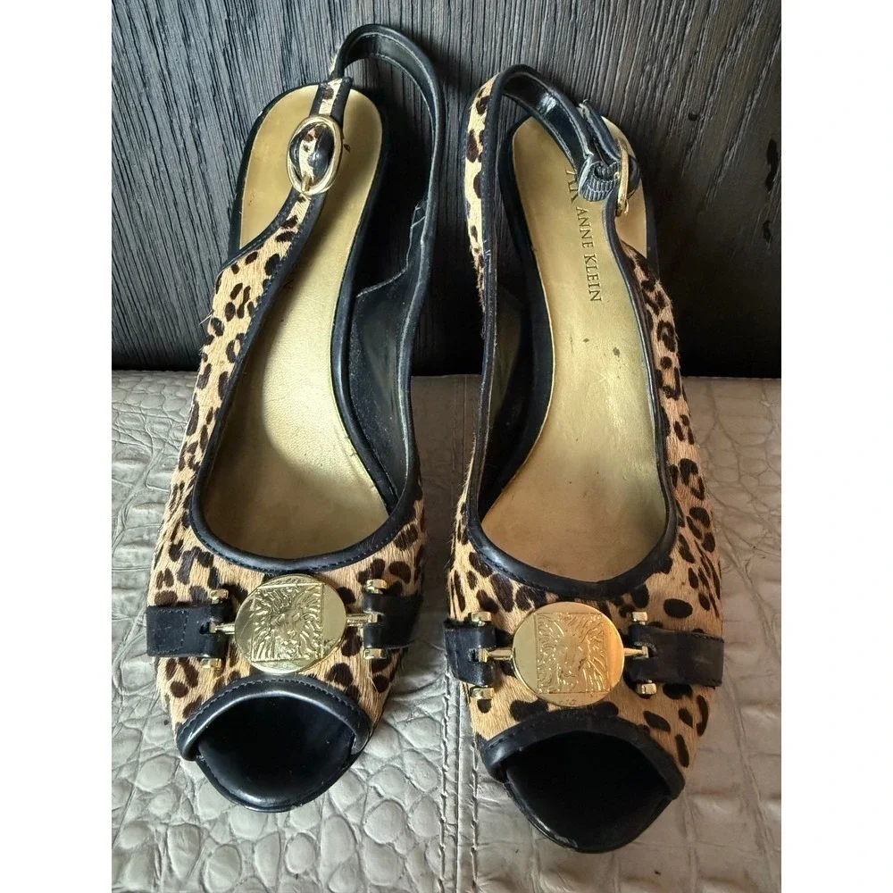 Anne Klein AK Leopard Print Slingback Heels Gold US 8 Medallion Open Toe Pumps